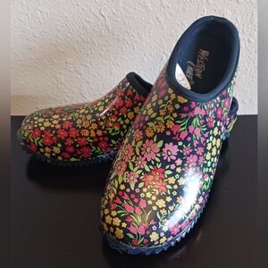 Western Chief Womans Floral Clog BLACK Size 7